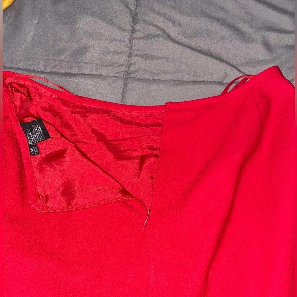 Red skirt - Picture 3 of 5